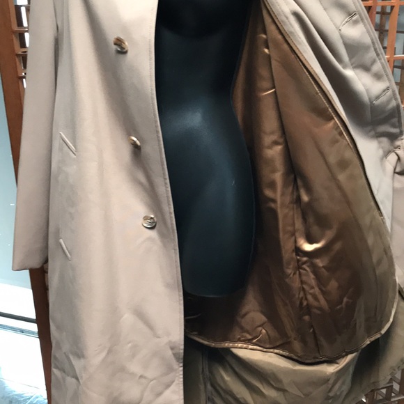 Tan zip in liner trench coat - Picture 6 of 9